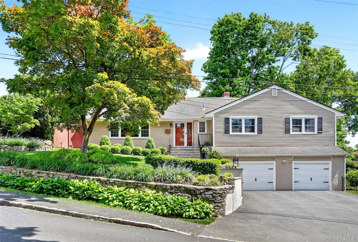 14 Caterson TER, Hartsdale, NY 10530