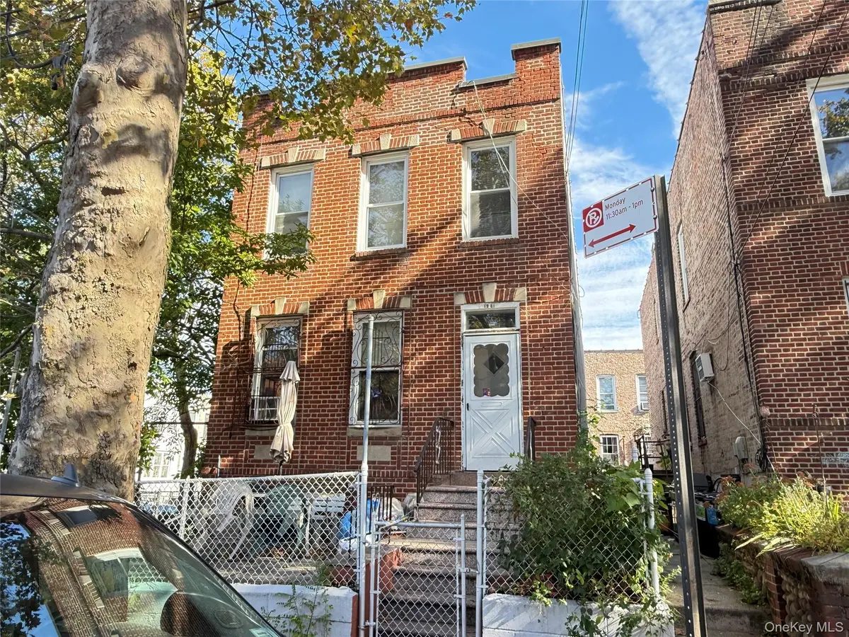 1901 21st RD, Astoria, NY 11105