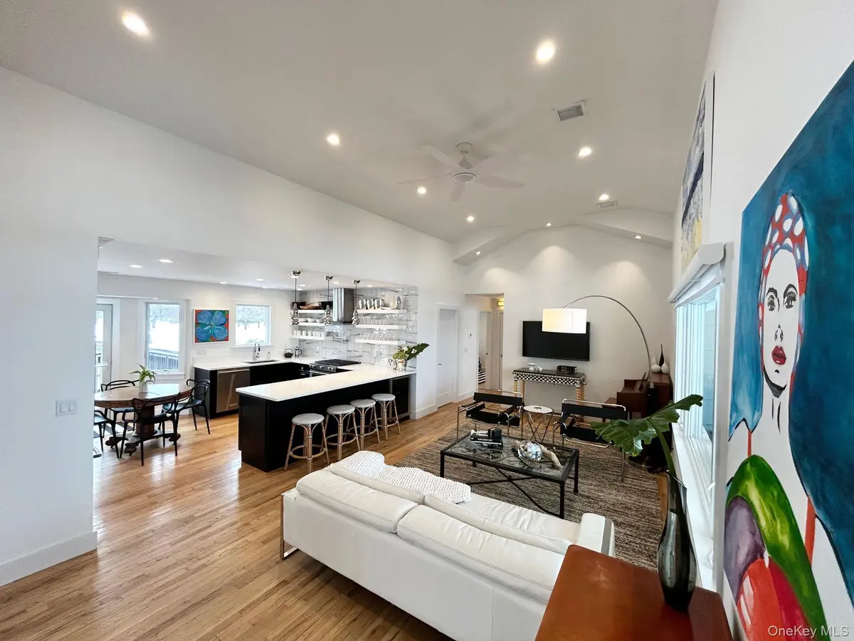 5845 E Bridge LN, Cutchogue, NY 11935