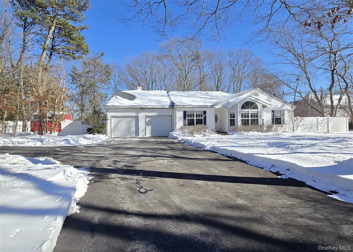 29 Pine ST, Port Jefferson Station, NY 11776