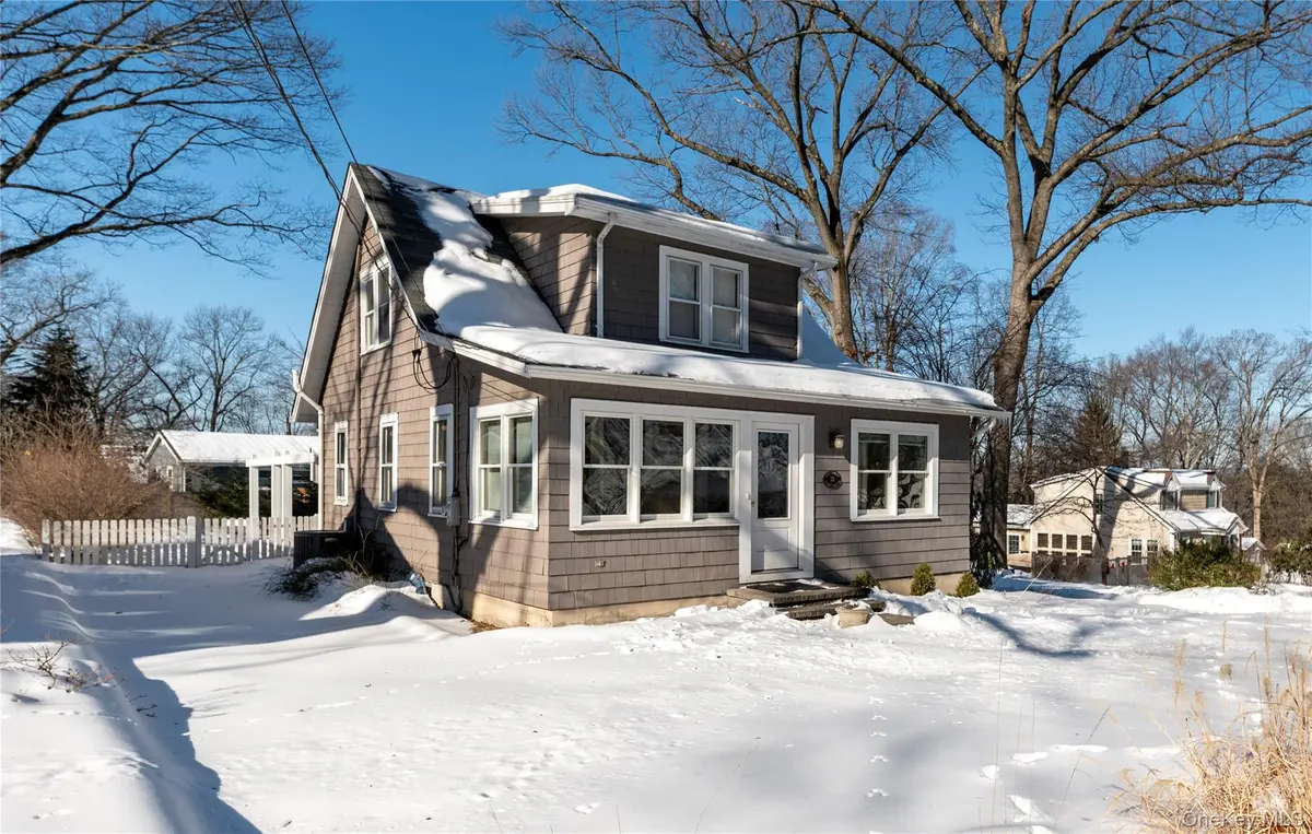 33 Forest Glen RD, Valley Cottage, NY 10989