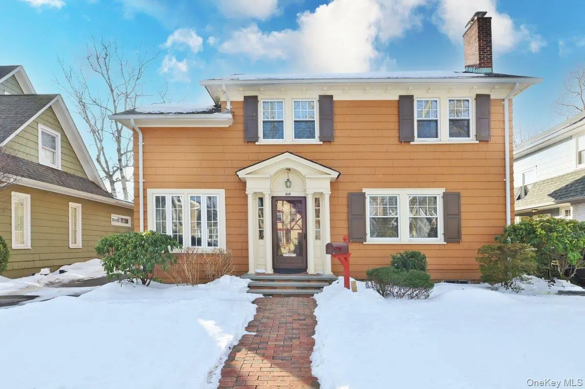 68 Hudson RD, Floral Park, NY 11001