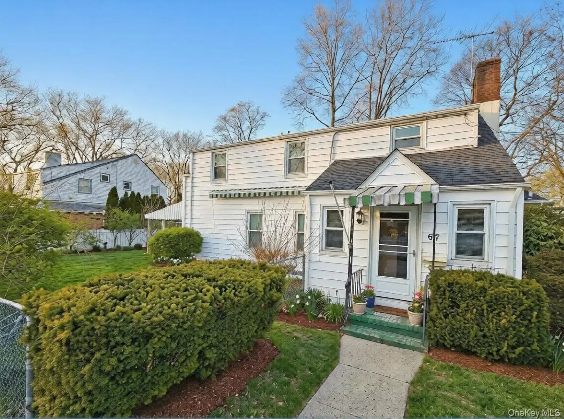 67 Elton RD, Stewart Manor, NY 11530