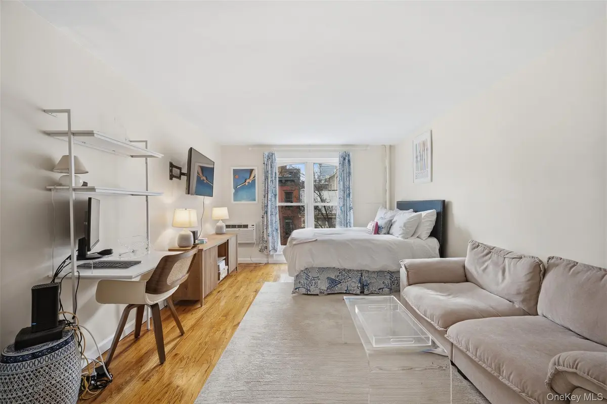 451 West 22nd ST #3F, New York (manhattan), NY 10011