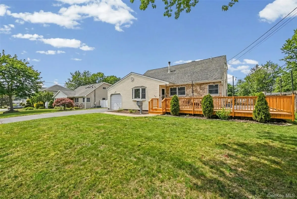 327 Barton AVE, East Patchogue, NY 11772