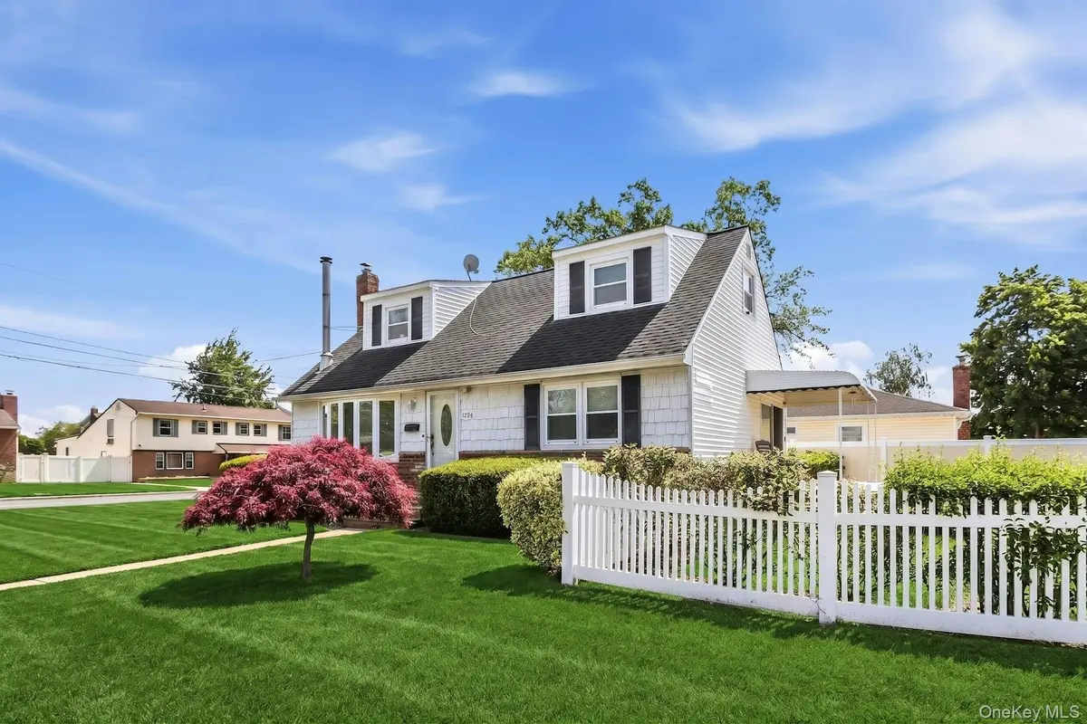 1294 Owens PL, North Bellmore, NY 11710
