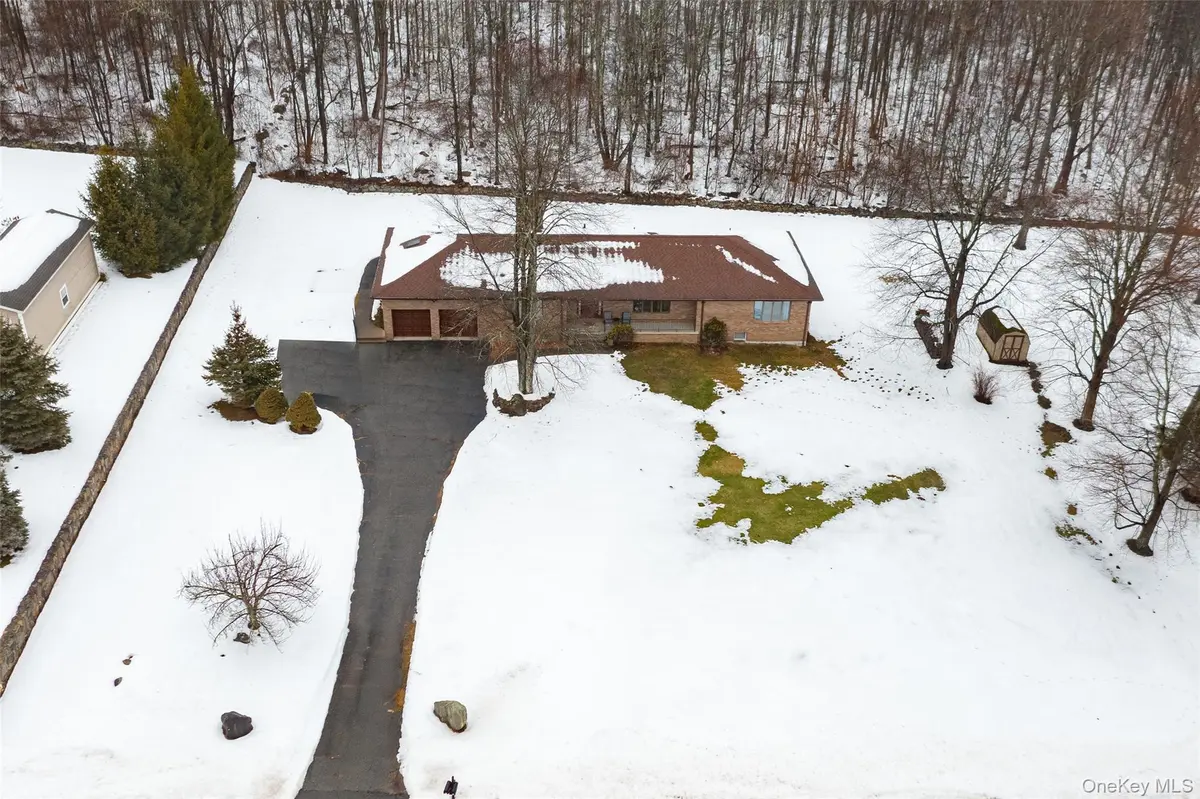21 Lounsbury DR, Baldwin Place, NY 10505