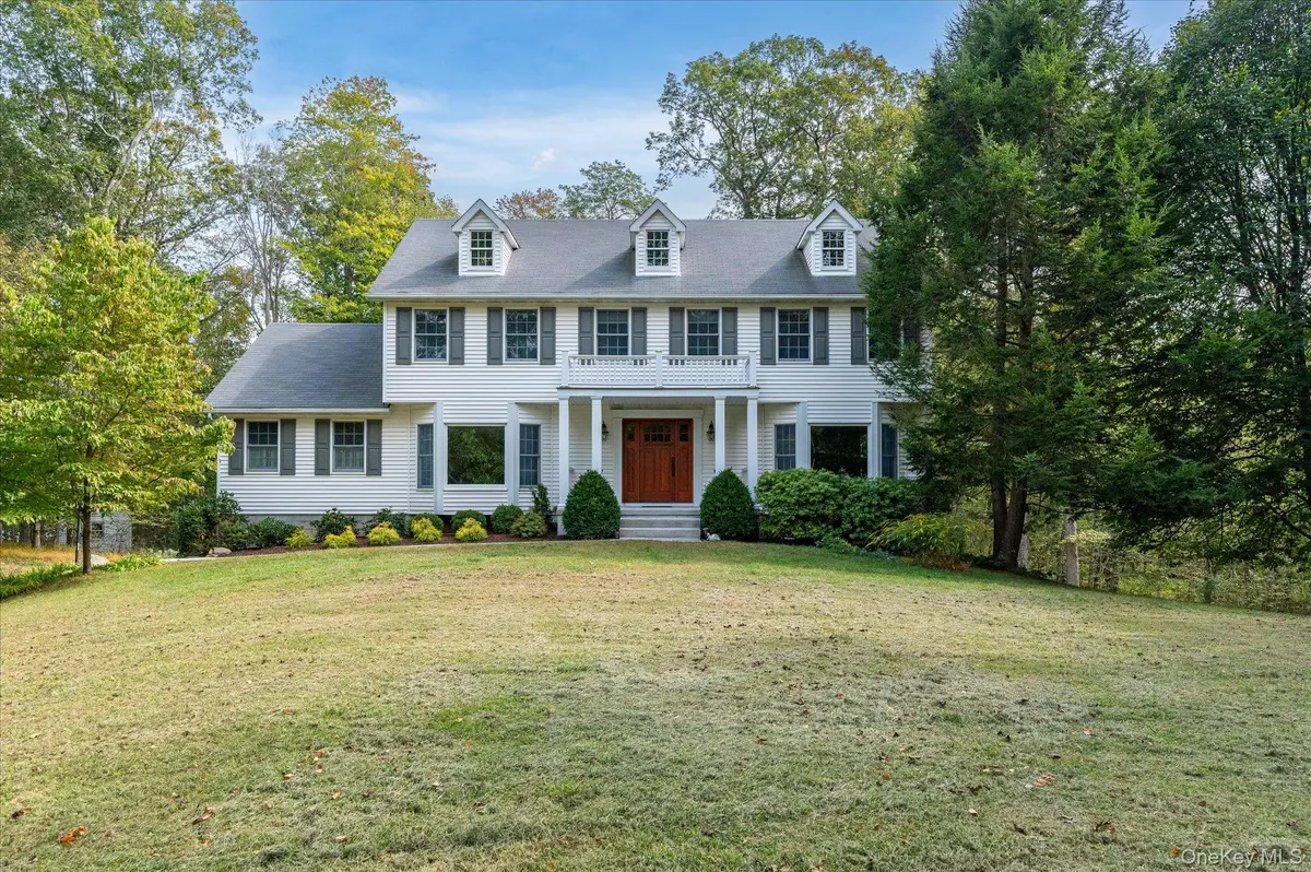 31 Lalli DR, Katonah, NY 10536