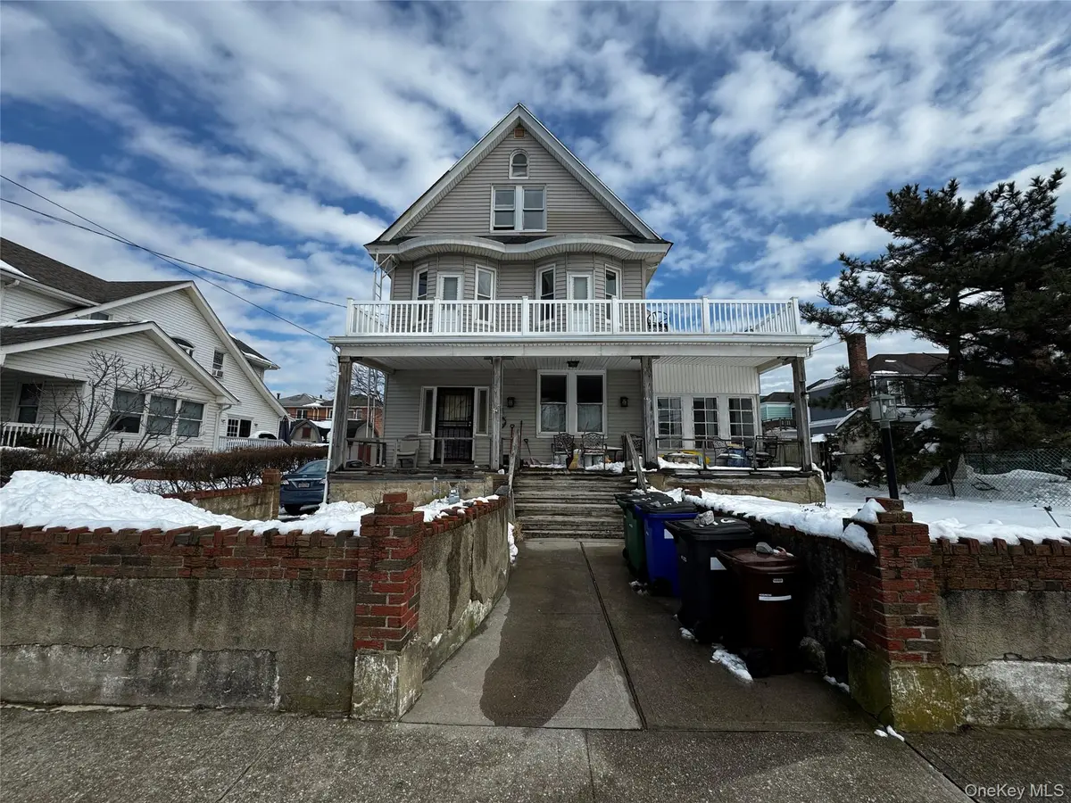 146 Beach 130th ST, Belle Harbor, NY 11694