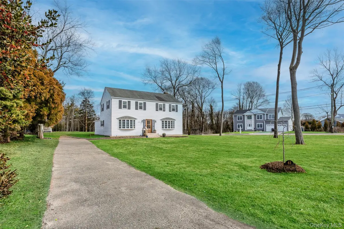 41 Gillette AVE, Bayport, NY 11705