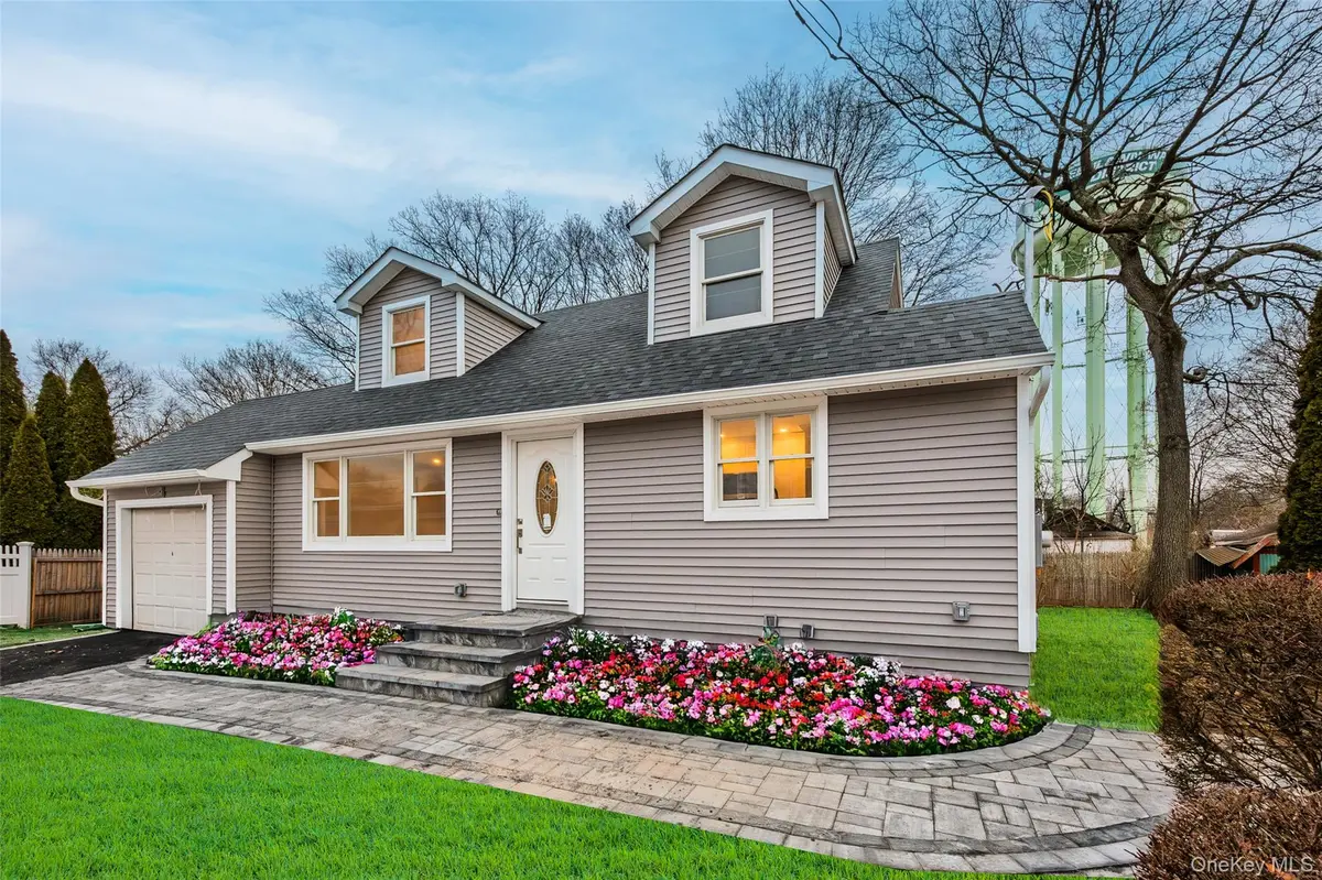 6 Grand Haven CT, Commack, NY 11725