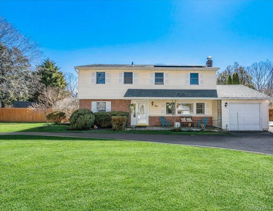 4 Andover PL, Huntington, NY 11743