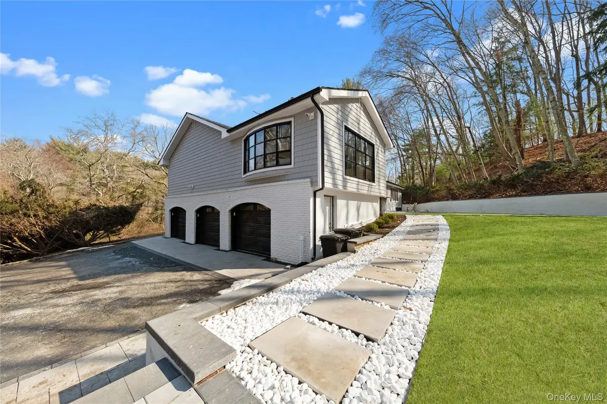 111 Mill River RD, Upper Brookville, NY 11771