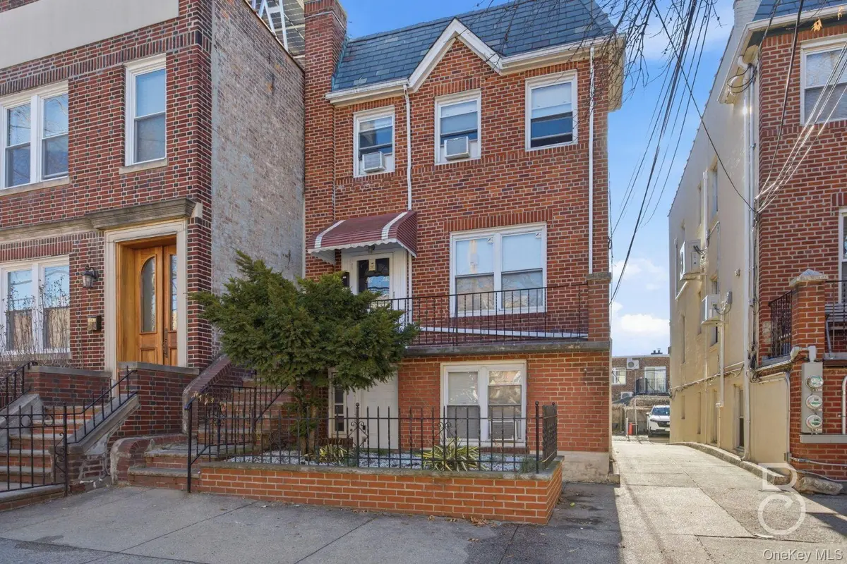 25-49 42nd ST, Astoria, NY 11103