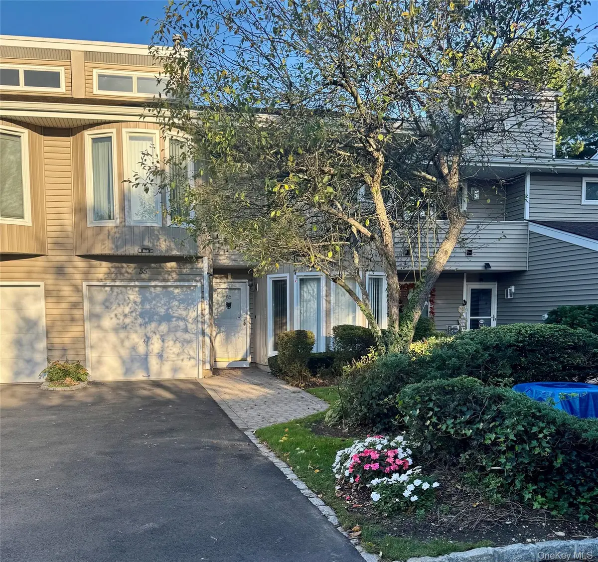 55 Kristin LN, Hauppauge, NY 11788