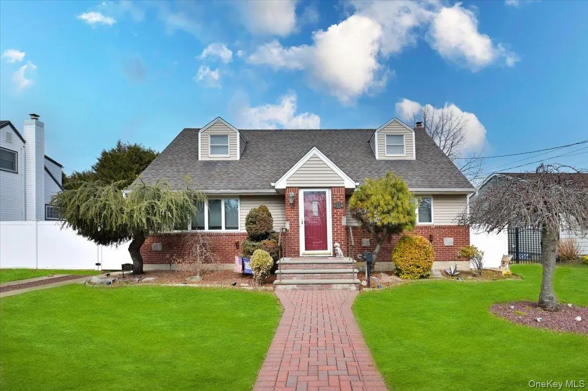 265 N Syracuse AVE, Massapequa, NY 11758