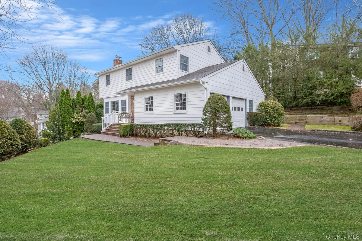 7 Spruce CT, Huntington, NY 11743