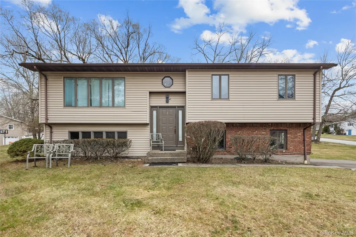 1 Darby RD, Airmont, NY 10952