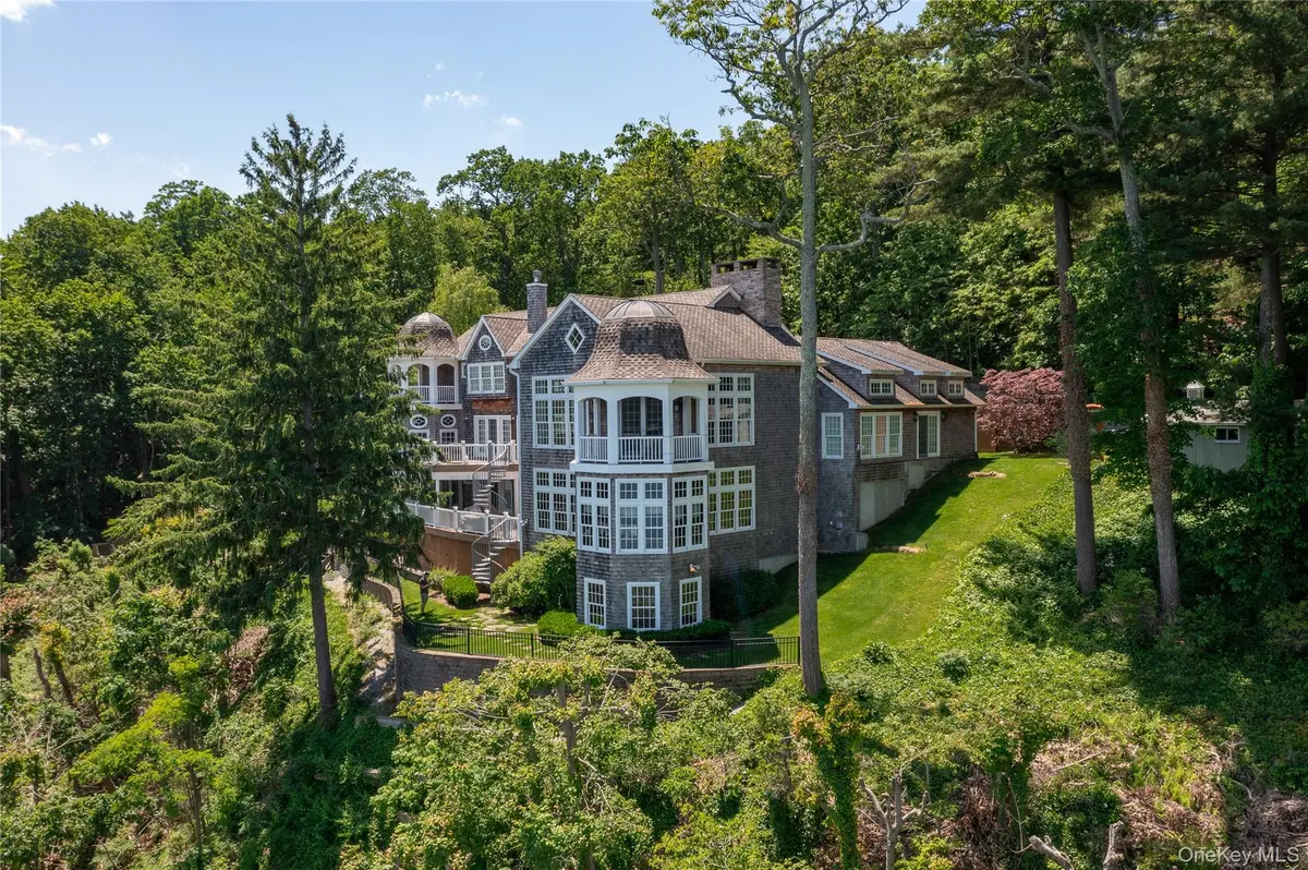 Address not disclosed, Laurel Hollow, NY 11791