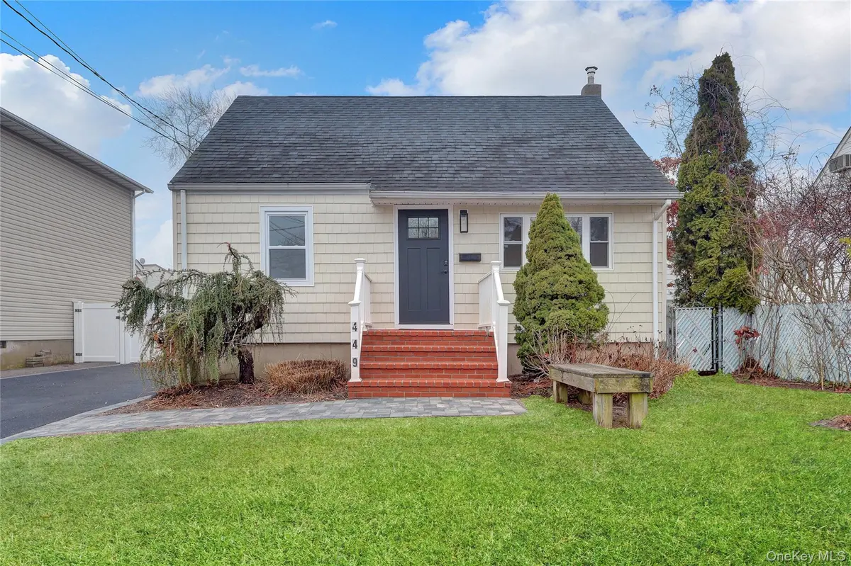 449 N Indiana AVE, Lindenhurst, NY 11757