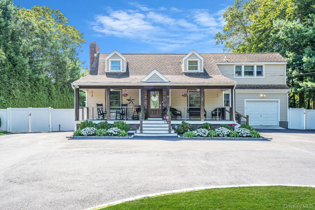 183 Old Country RD, Speonk, NY 11972