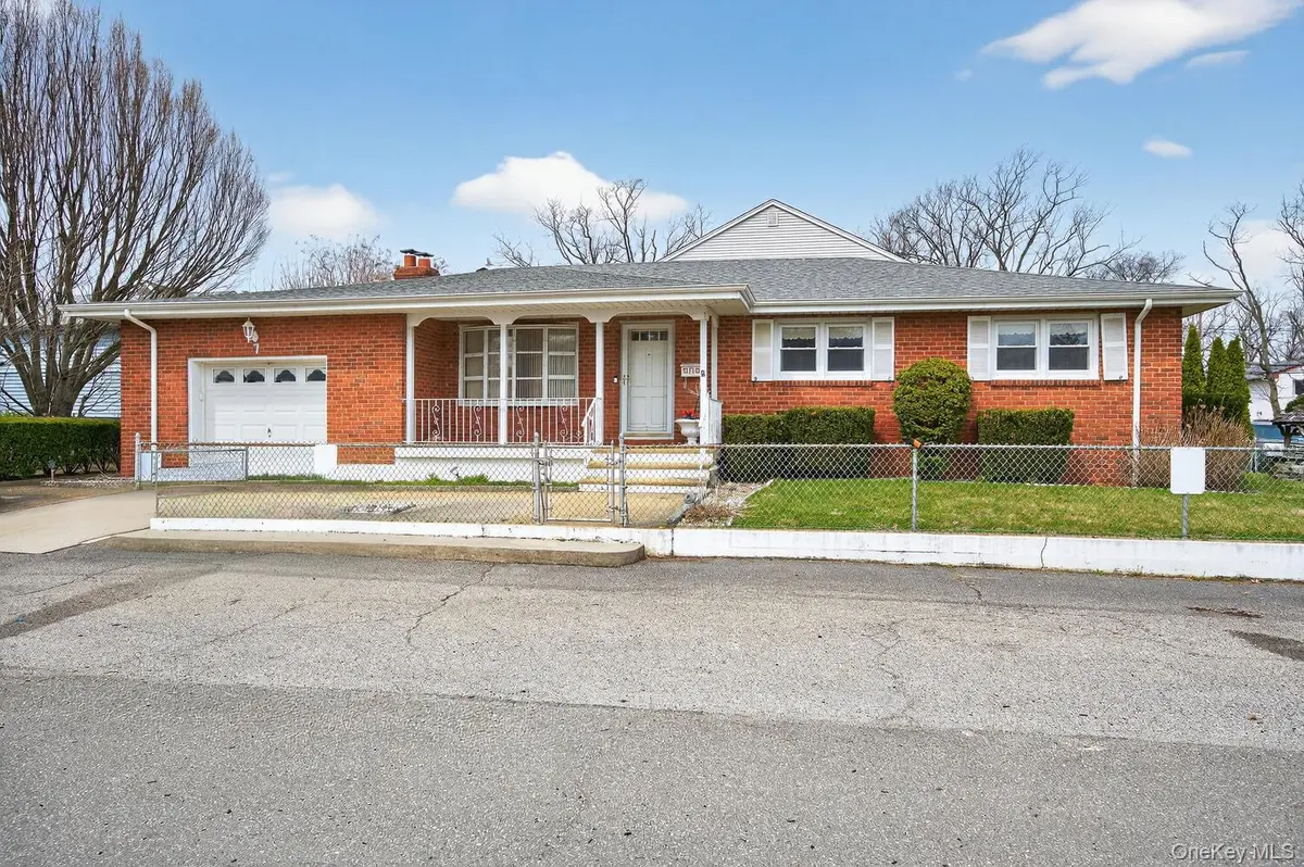 7 1st AVE, Bayville, NY 11709