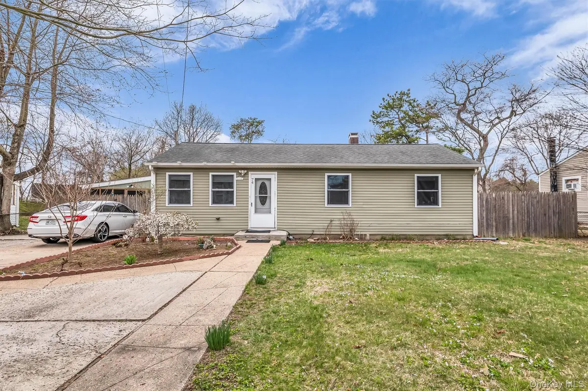 74 Eisenhower AVE, Brentwood, NY 11717