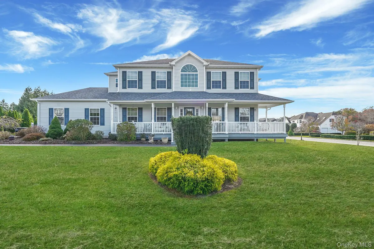 20 Dogwood LN, East Moriches, NY 11940