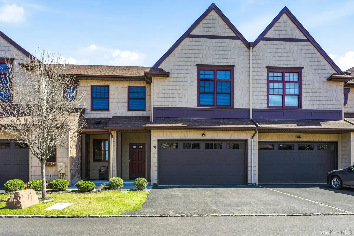 75 Jims TRL #75, Bayport, NY 11705