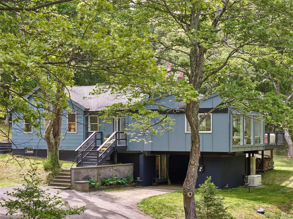 611 N Clove RD, Millbrook, NY 12545