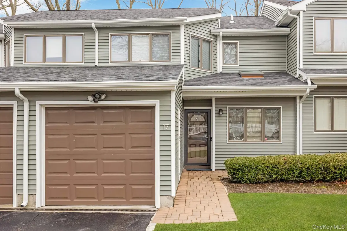 17 Jeremy CIR, Nesconset, NY 11767