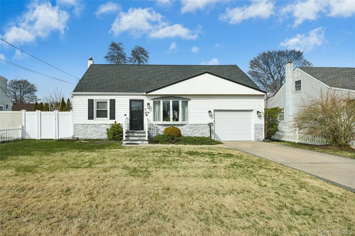 268 42nd ST, Lindenhurst, NY 11757