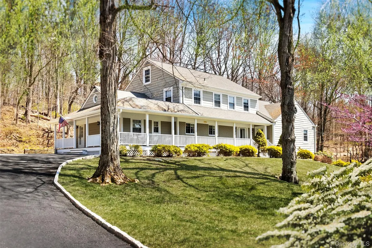 1 Hitching Post LN, Chappaqua, NY 10514