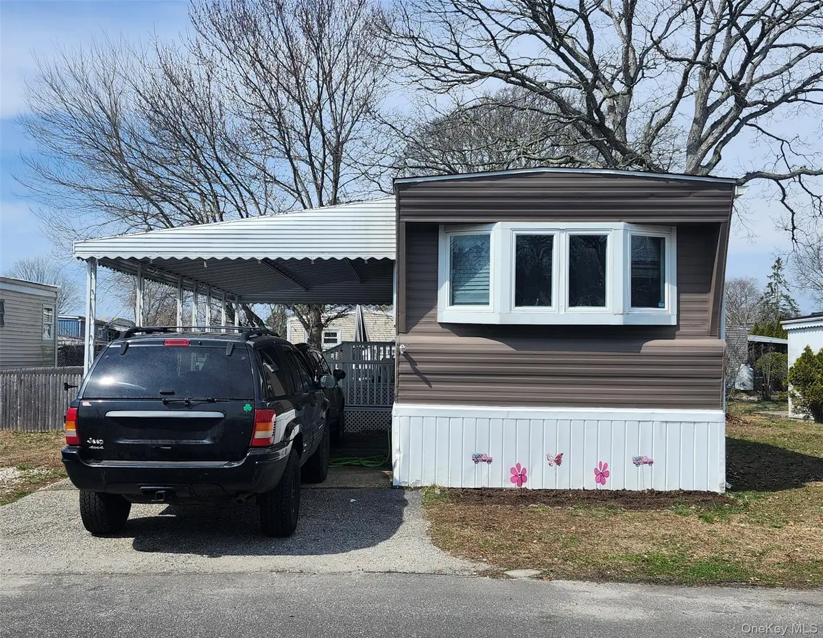 68 Revere DR, Bohemia, NY 11716