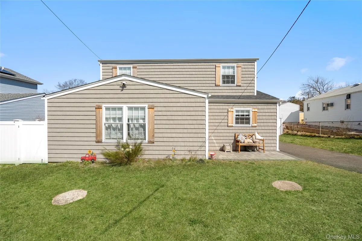 107 Newman ST, Patchogue, NY 11772