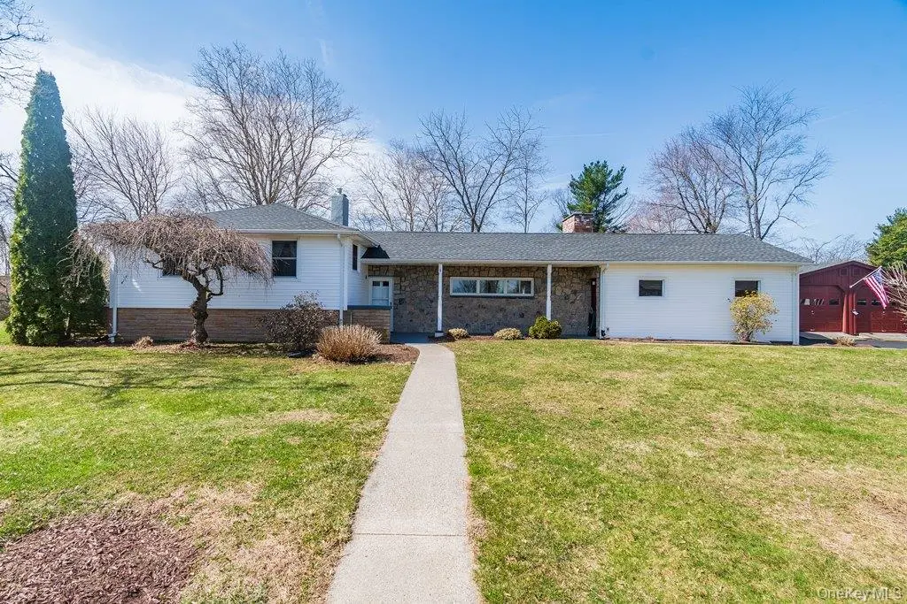 12 Crest RD, Danbury, CT 06811