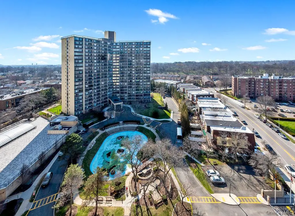 2 Bay Club DR #16V, Bayside, NY 11360