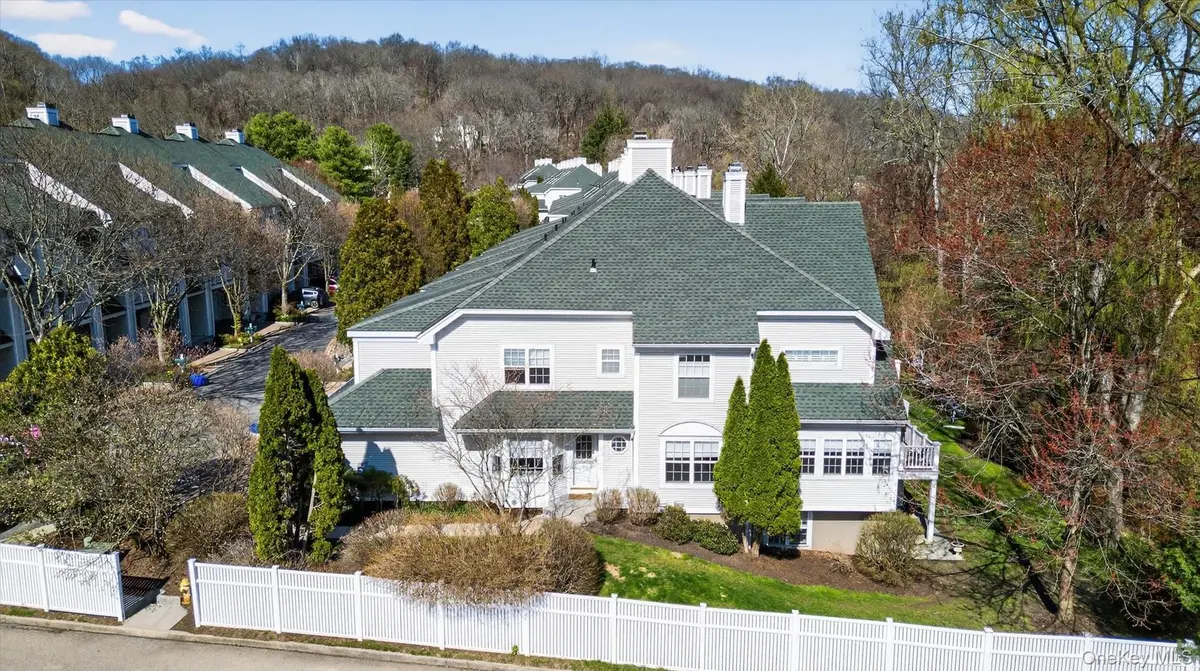 2 Lake Marie LN, Bedford Hills, NY 10507