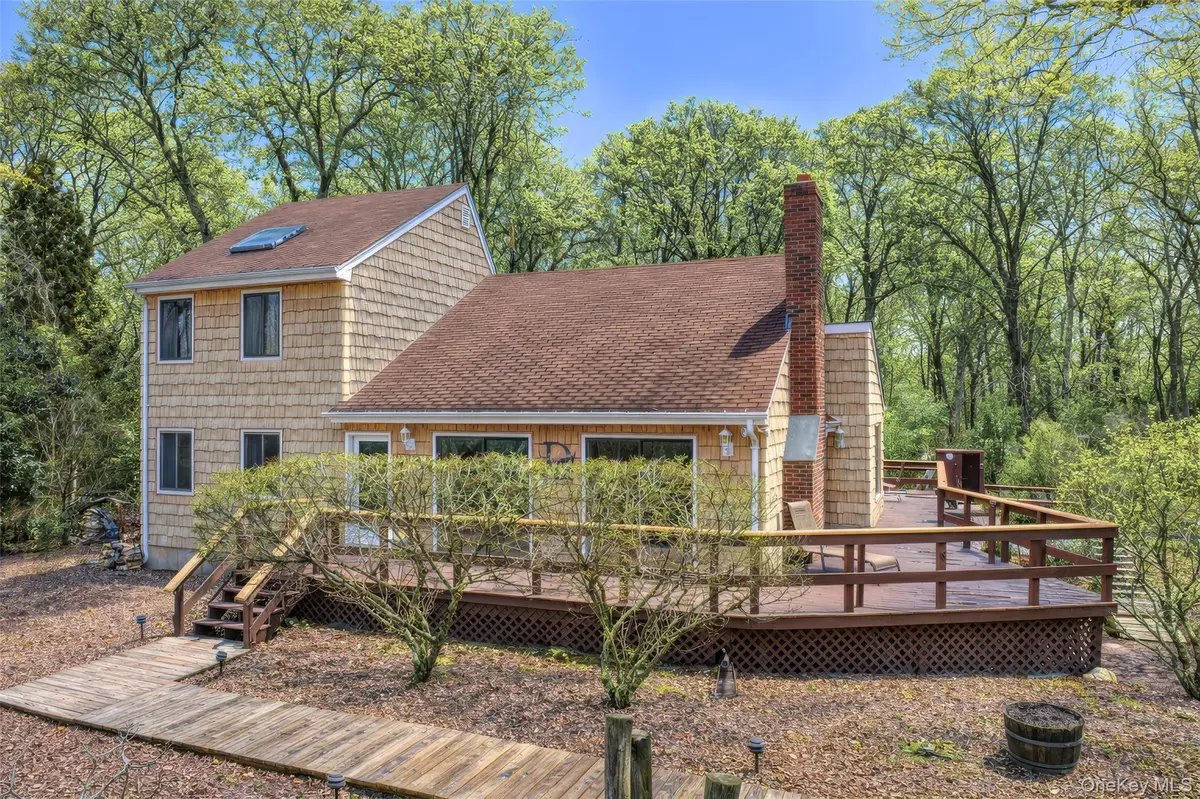 16 Shelterlands PATH, Shelter Island, NY 11964