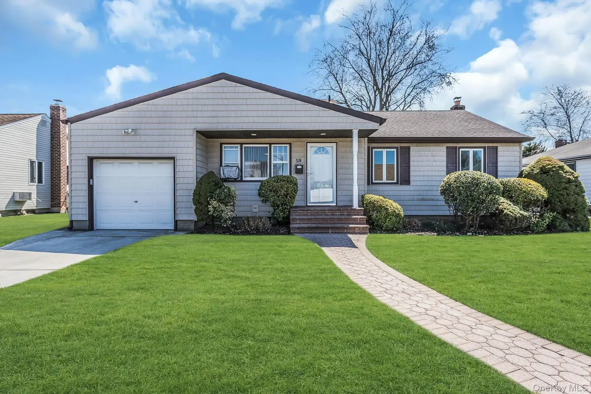 59 Jamaica AVE, Plainview, NY 11803