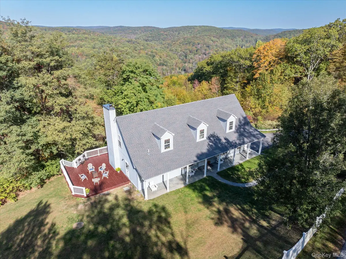 581 Barrett Hill RD, Mahopac, NY 10541