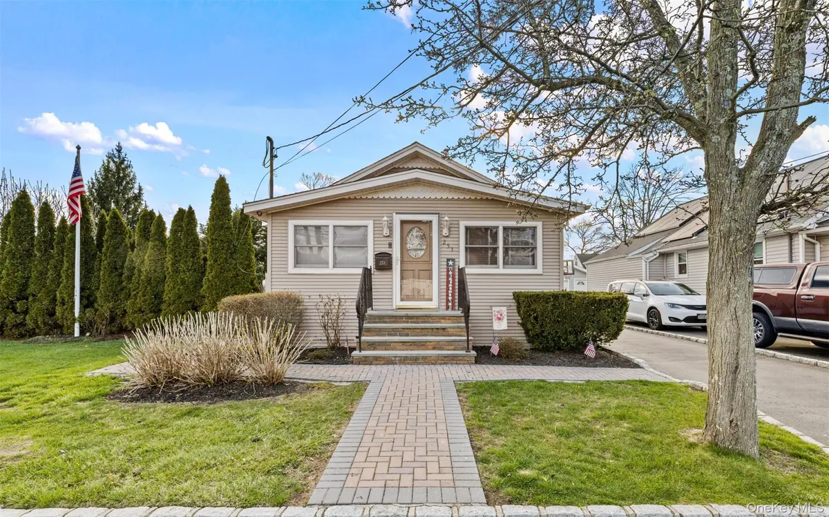 253 S 7th ST, Lindenhurst, NY 11757