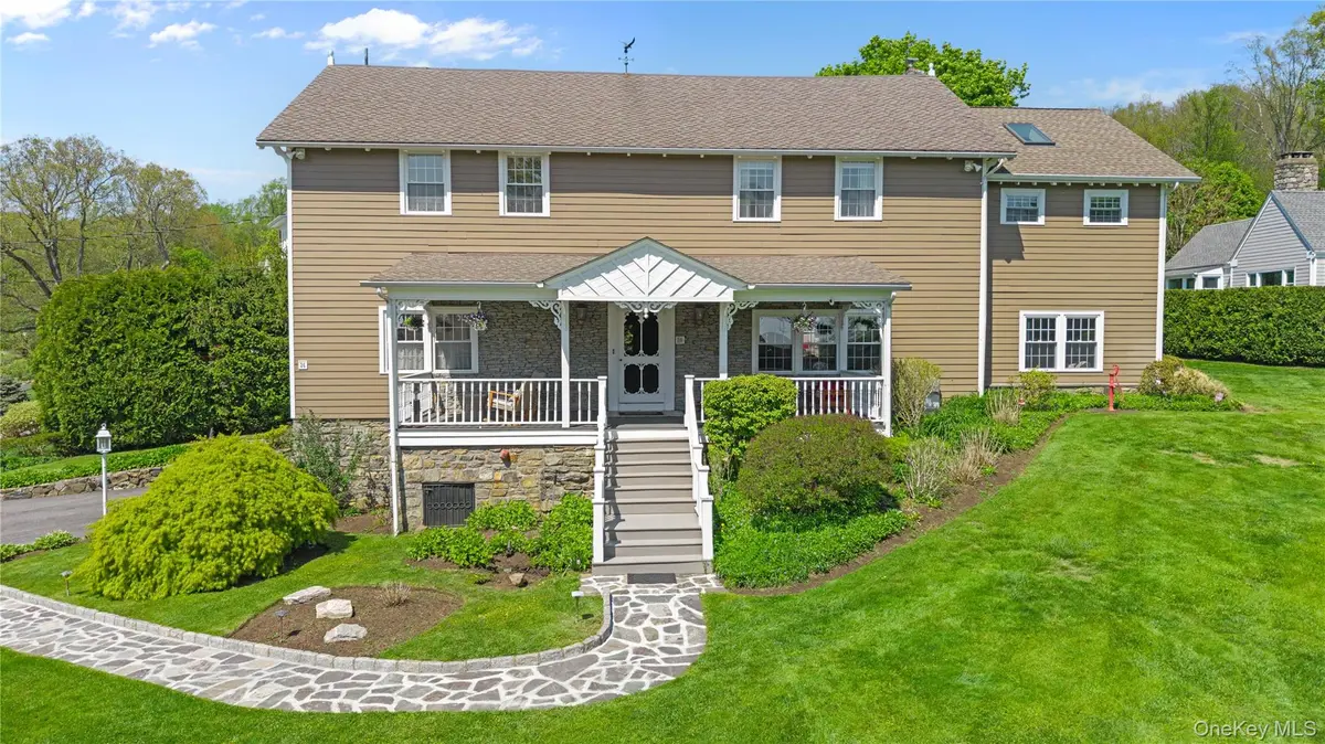 26 Averill DR, Mahopac, NY 10541