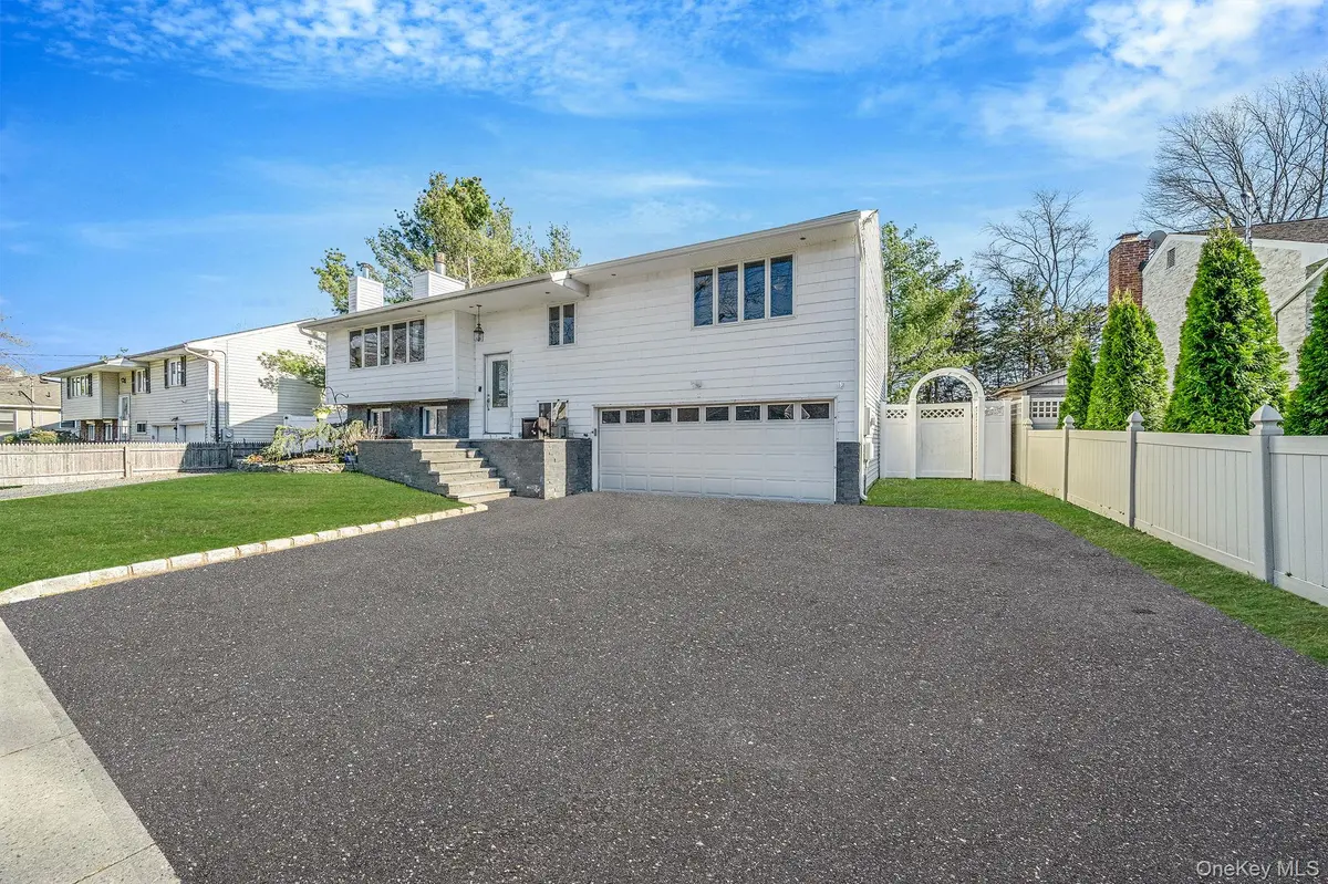 104 Colonial ST, East Northport, NY 11731