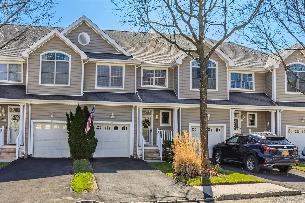 86 Brianna DR, East Setauket, NY 11733