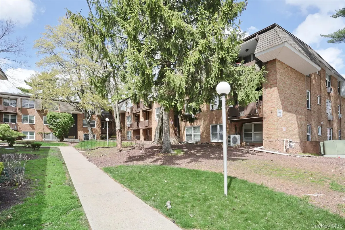 170 Kearsing Pkwy #B, Monsey, NY 10952