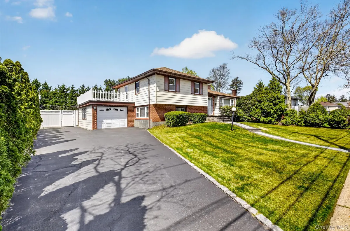 141 Cold Spring RD, Syosset, NY 11791
