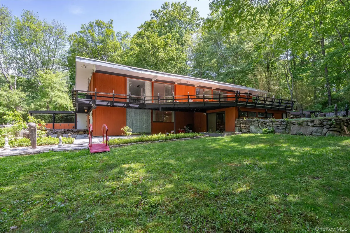4 Half Mile RD, Armonk, NY 10504