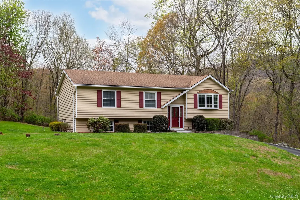 25 Boswell RD, Putnam Valley, NY 10579