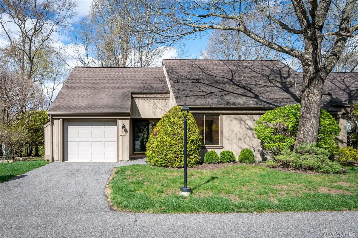 371 Heritage HLS #A, Somers, NY 10589